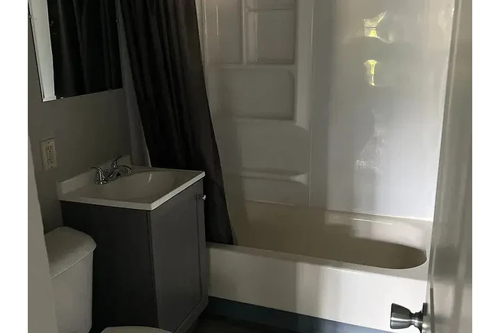 $1695 : 3 beds 1 baths image 9