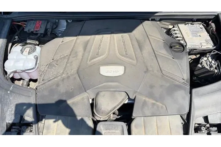 $60 : Porsche Cayenne 2023 AWD Pla image 8