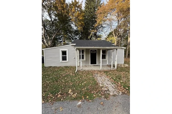 $2200 : Discover comfort and style image 2