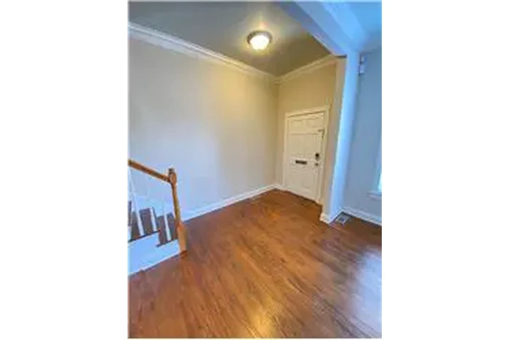 $2400 : Rental property with 2 bedro image 2