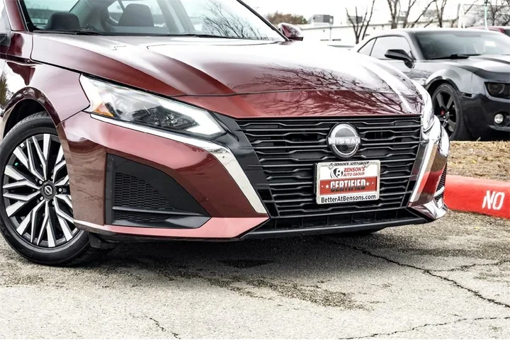 $22794 : Nissan Altima 2024 2.5 SV 4d image 3