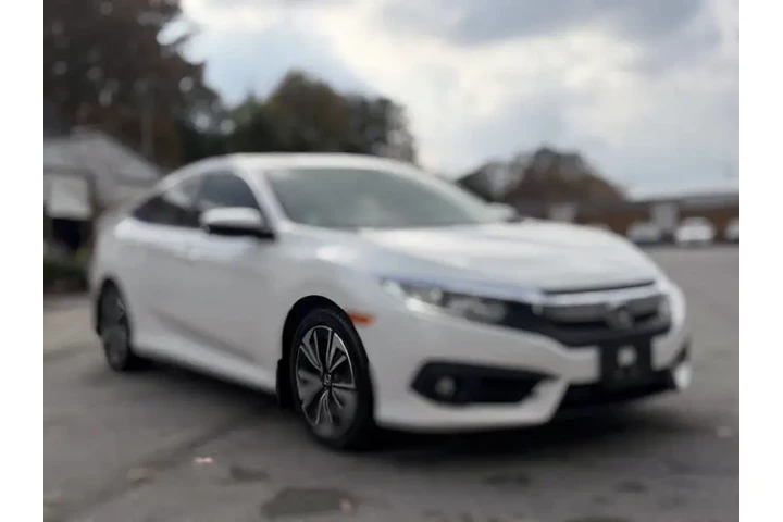 2018 Civic EX-T image 9