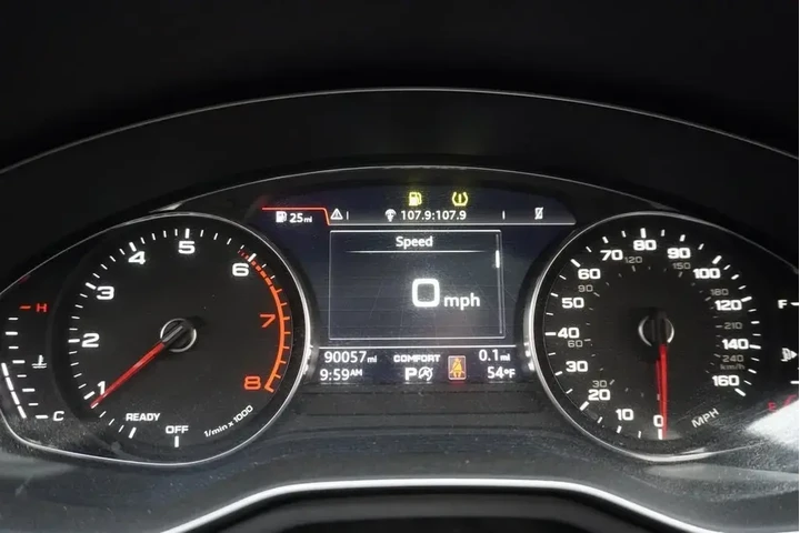 $15788 : Audi A4 2019 Titanium 40 TFS image 10