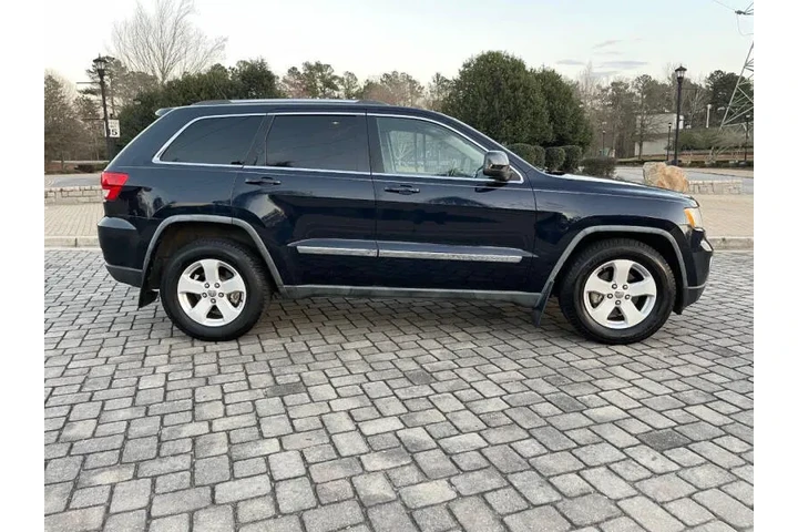 $6995 : 2011 Grand Cherokee Laredo image 6