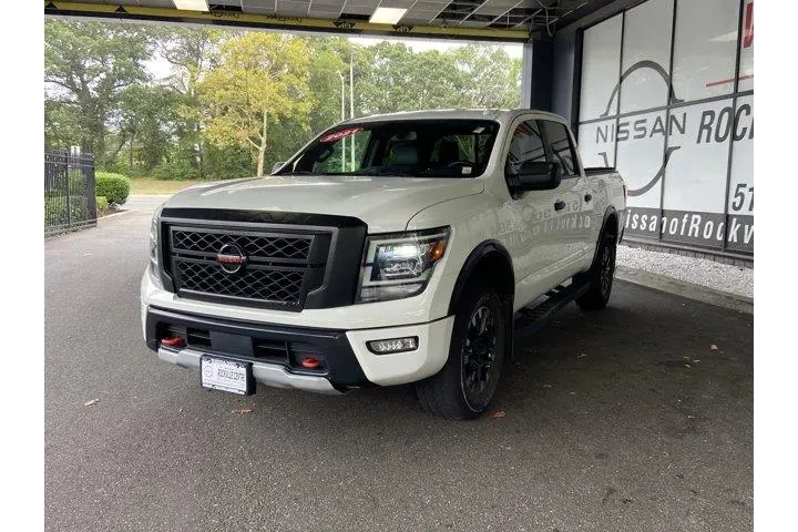 Nissan Titan 2021 4x4 PRO-4X image 8