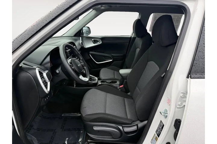 $16801 : Kia Soul 2024 S 4dr Crossove image 9
