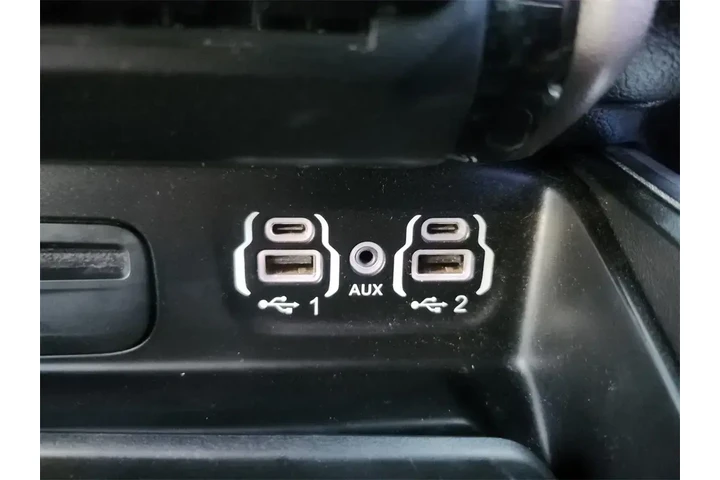 $28500 : Ram 1500 2019 4x2 Laramie 4d image 10