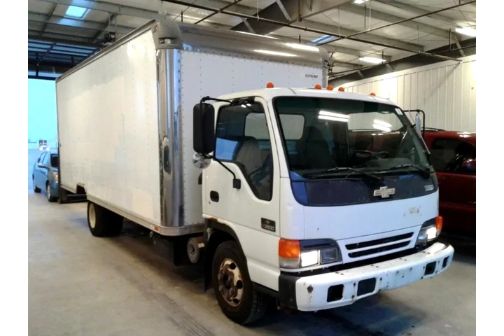 $2500 : 2005 W35042 109 WB 12000 GVWR image 1