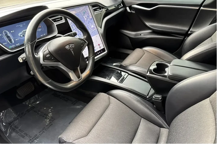 Tesla Model S 2017 60 4dr Li image 9