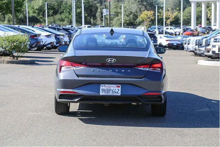 $19992 : Hyundai ELANTRA 2023 SEL 4dr image 4