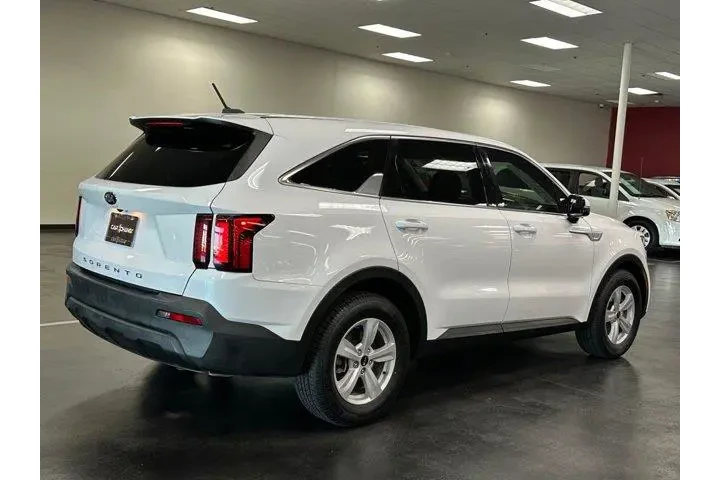 $19880 : Kia Sorento 2021 LX 4dr SUV image 3