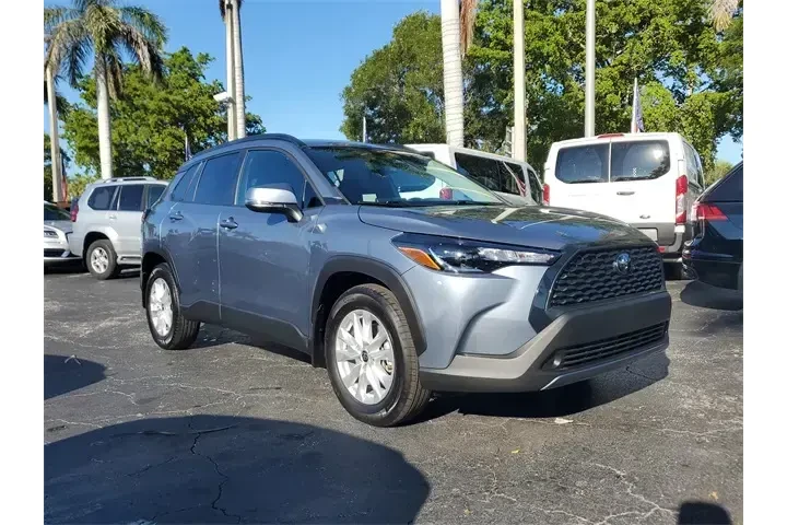 $24490 : Toyota Corolla Cross 2024 LE image 2