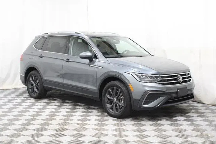 $24910 : Volkswagen Tiguan 2024 Wolfs image 1