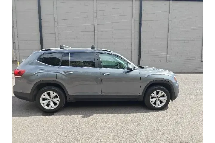 $9952 : Volkswagen Atlas 2018 V6 SE image 2