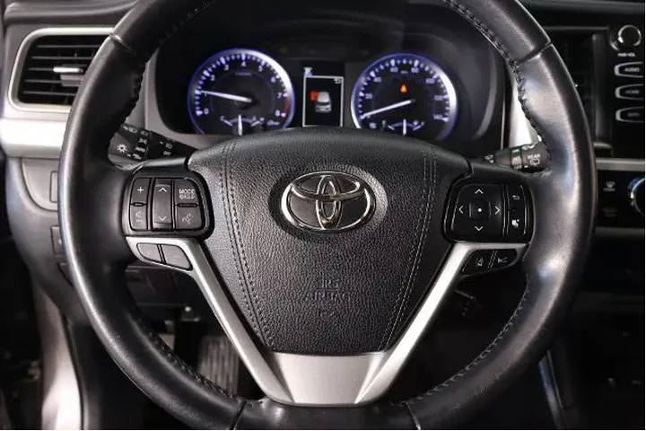 $25999 : Toyota Highlander 2019 SE 4d image 3