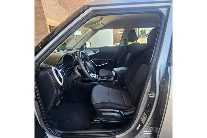 $15888 : Kia Soul 2023 LX 4dr Crossov image 10