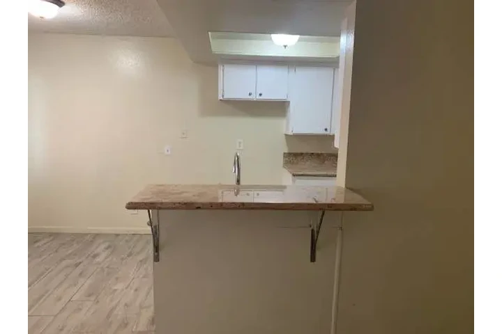 $1500 : SunshineApts 1 bedroom 1 bath image 6