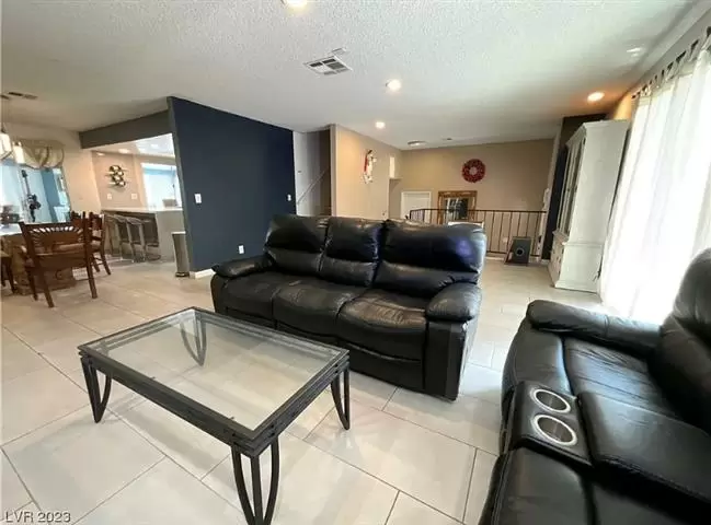 $800 : RENTA DE 1 CUARTO EN CASA image 2