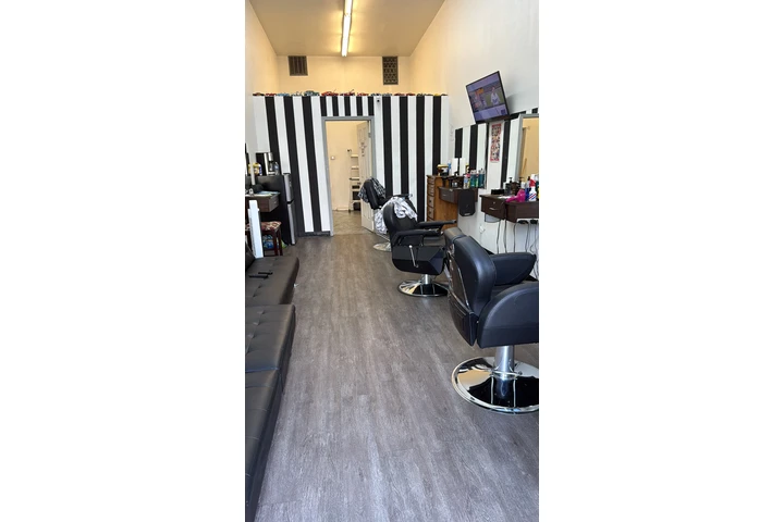 $15000 : Se vende negocio. Barberia image 3