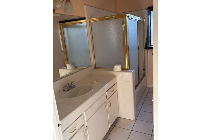 $700 : 2 cuartos image 2