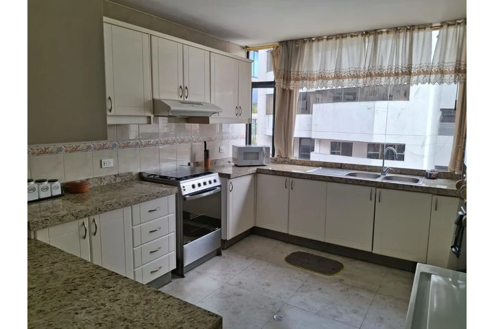 $550 : SUITE AMOBLADA CALLE FINLANDIA image 8