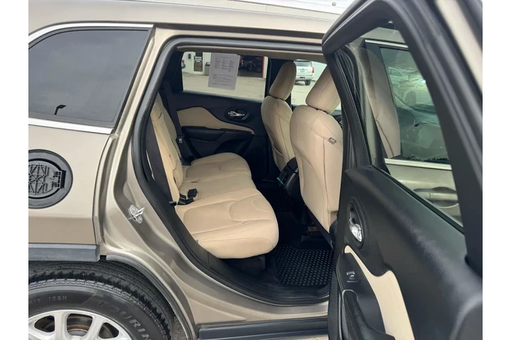$7980 : 2017 Cherokee Latitude FWD image 9