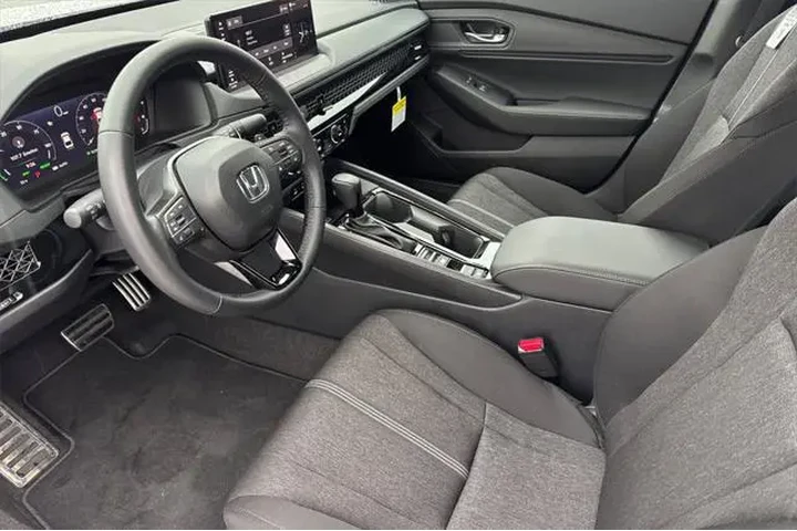 $29951 : Honda Accord Hybrid 2025 Spo image 9