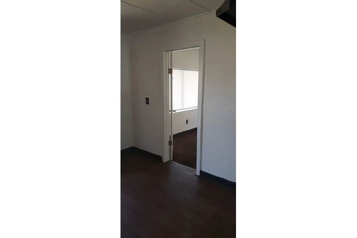 $800 : Charming 2 Bedroom, 1 Bath image 2