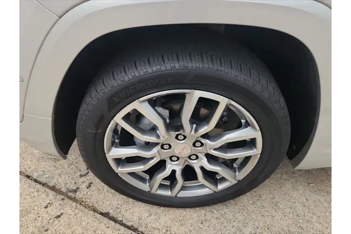 $28403 : GMC Terrain 2022 AWD Denali image 10