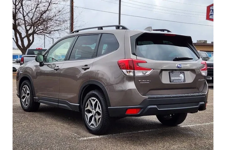 $19475 : 2023 Forester Premium image 9