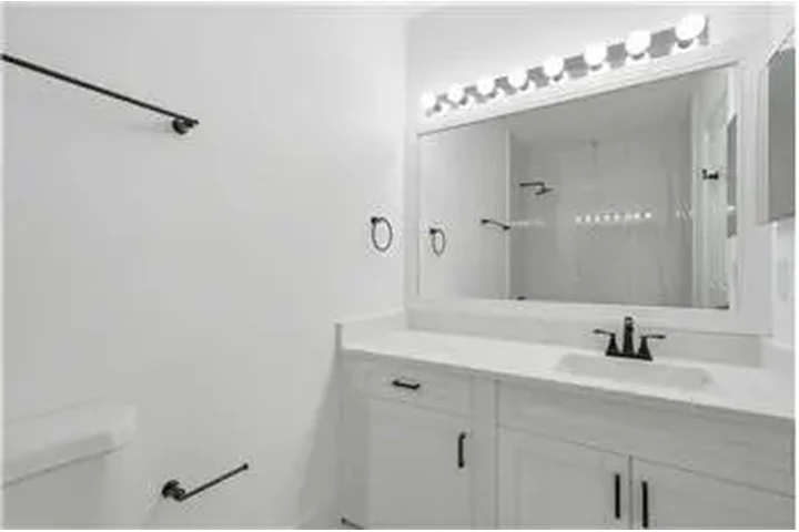 $4000 : Rental property with 3 bedro image 8