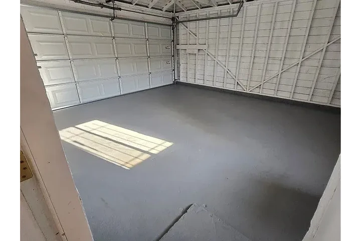 $900 : fully fenced front & backyard image 8