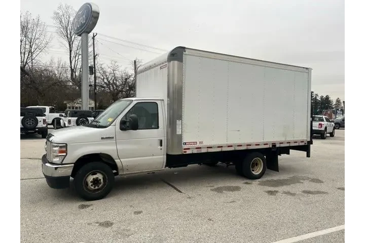 $29782 : Ford E-Series 2022 E-350 SD image 10