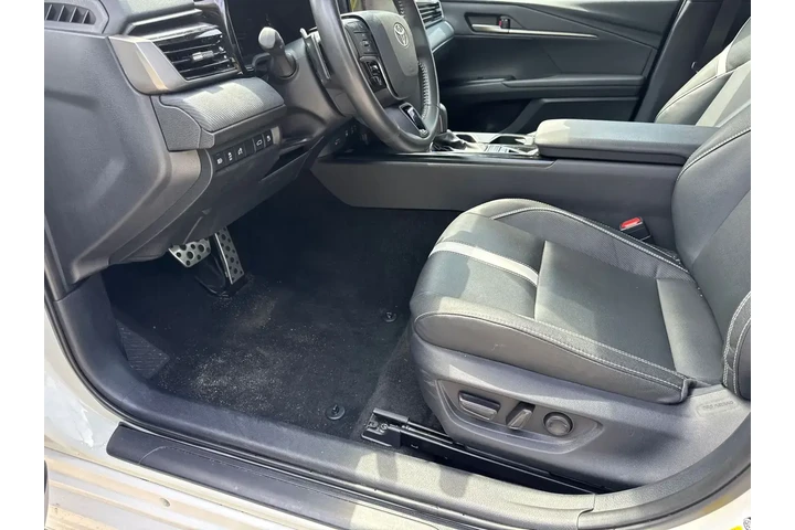 $25520 : Toyota Camry 2025 SE 4dr Sed image 9