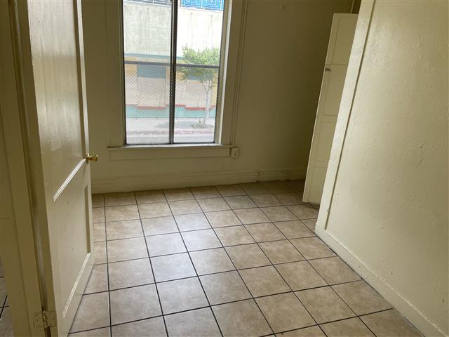 $1695 : 1 BEDROOM 1 BATH FOR RENT image 3