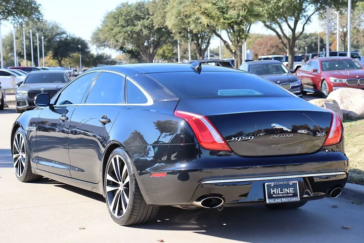 $33998 : 2019 XJ XJ50 V6 image 9