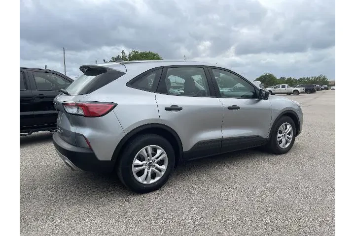 $17981 : Ford Escape 2022 S 4dr SUV image 2