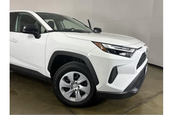 $28998 : Gold Certified2025 RAV4 LE image 7