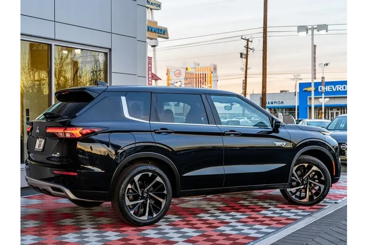 $25988 : Mitsubishi Outlander PHEV 20 image 2