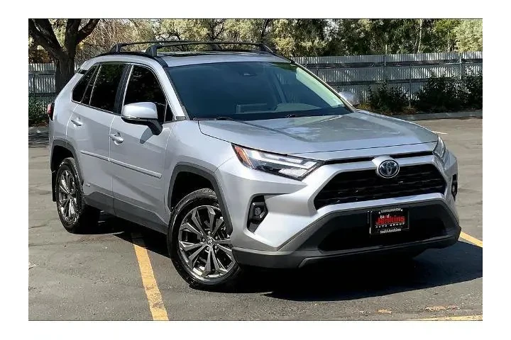 $31995 : Toyota RAV4 Hybrid 2023 AWD image 2
