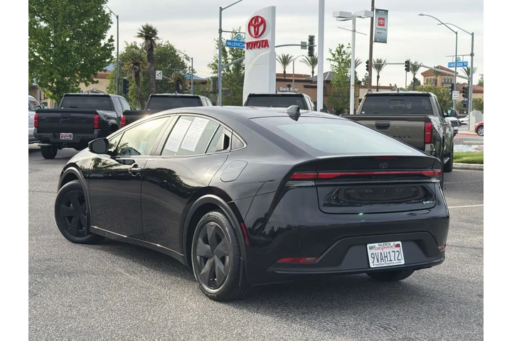 $28075 : Toyota Prius 2026 LE 4dr Hat image 5