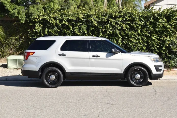 $14750 : 2017 Explorer Police Intercep image 6