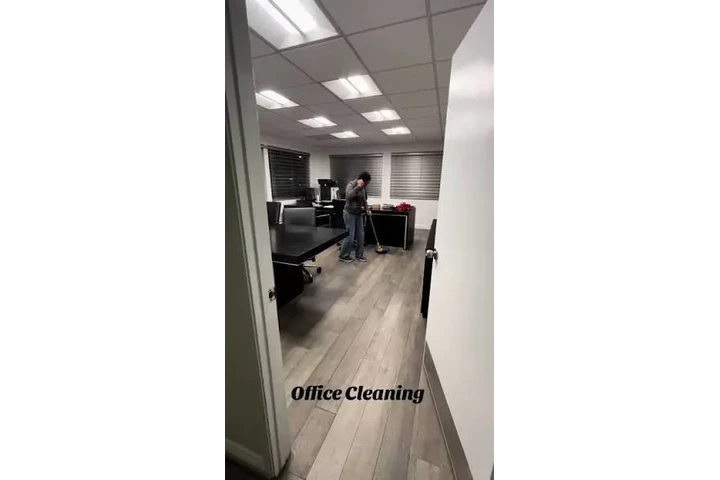 LA COMMERCIAL CLEANING image 1