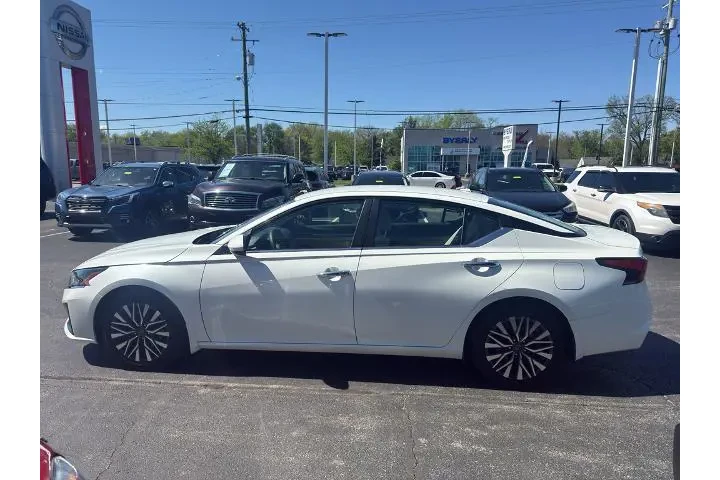 $18995 : Nissan Altima 2023 2.5 SV 4d image 5