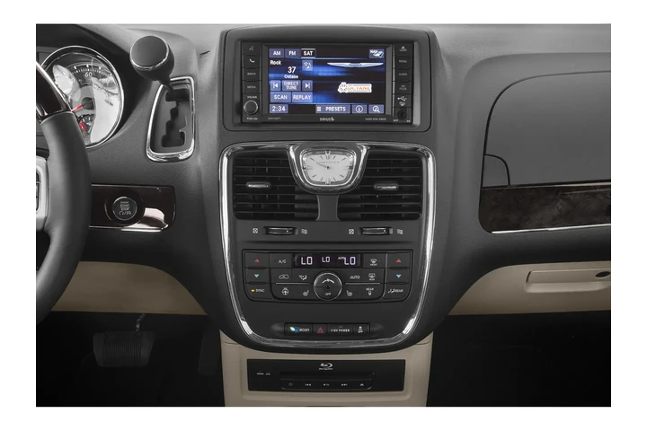 $11490 : 2015 Town & Country Limited image 8