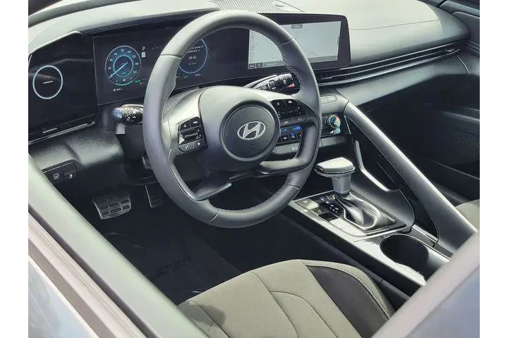 $22957 : Hyundai ELANTRA Hybrid 2025 image 3
