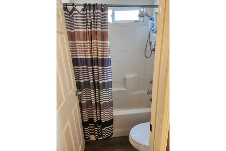 $750 : FONTANA- CUARTO DE RENTA image 6