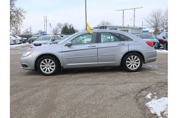 $6990 : Chrysler 200 2013 Touring 4d image 4