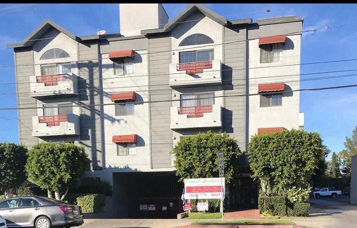 $1400 : 1 Bedroom unit in koreatown image 1