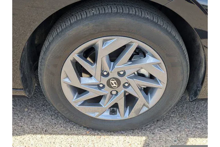 $19990 : Hyundai ELANTRA 2024 SEL 4dr image 10